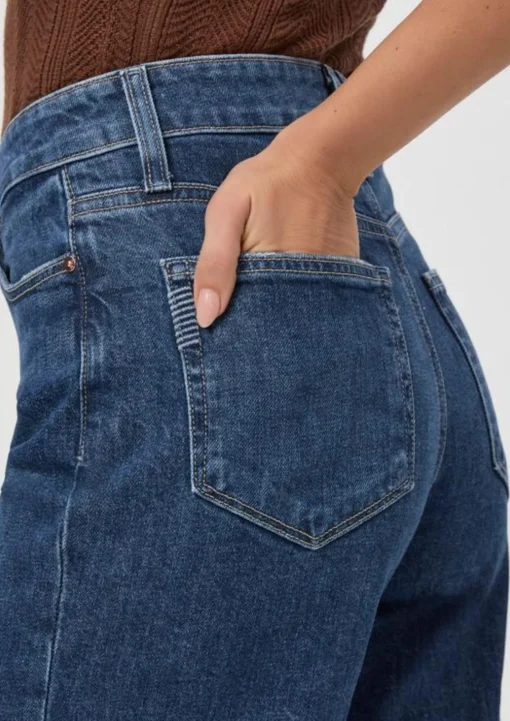 Anessa Jeans Alana