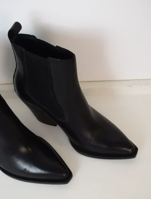 Emi Boot Black